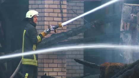 Fireman-extinguish-fire-with-the-hose