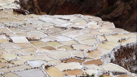 Salinen-Von-Maras,-In-Cusco,-Peru