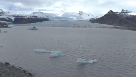 Aerial-Panning-Shot-of-a-Striking-Glacial-Lagoon