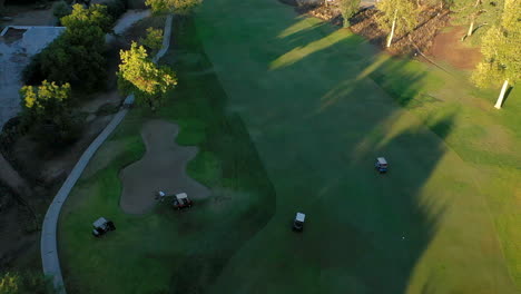 Luftdrohne-Des-San-Vicente-Golfplatzes-In-Ramona,-Kalifornien,-Während-Des-Sonnenaufgangs