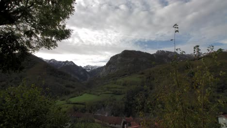 Vista-De-Lapso-De-Tiempo-De-Las-Montañas-De-Caleao,-En-El-Parque-Natural-De-Redes,-Asturias,-España
