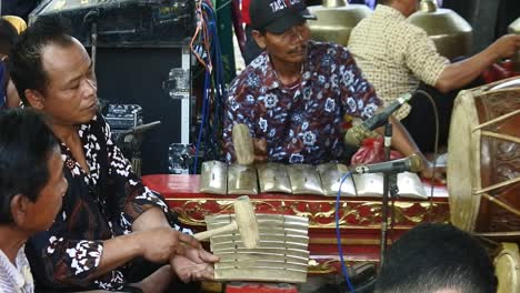 Blora,-central-Java,-Indonesia---June-22th,-2022-:-the-Javanese-gamelan-performed-during-the-"Sedekah-Bumi"-event-in-Gedangdowo-village
