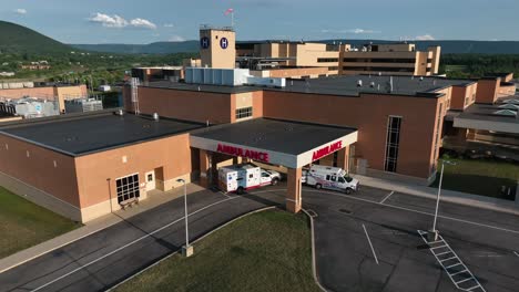 Ambulance-entrance-at-hospital-with-emergency-responders