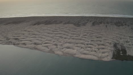Sand-Dune-Peninsula-on-Coast-of-Baja-California-Sur,-Mexico---Aerial-Flight