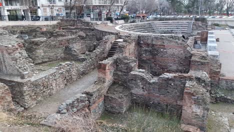 Vista-De-Las-Ruinas-Del-Antiguo-Mercado-Romano-En-Tesalónica-Grecia