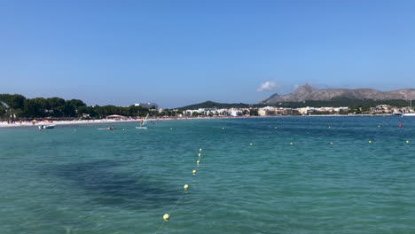 A-hot-and-sunny-day-on-the-beaches-of-Alcudia,-Mallorca