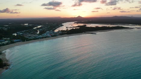 Drone-footage-of-the-small,-peaceful,-coastal-town-of-Noosa-in-the-late-afternoon