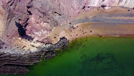 Isla-De-Hormuz---La-Isla-Multicolor-Del-Arcoíris-De-Irán---Un-País-De-Las-Maravillas-Geológicas-De-Formaciones-Rocosas-Insanas
