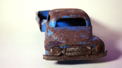 Viejo-Y-Oxidado-Camión-De-Juguete-De-Hojalata-De-Metal-De-La-Era-Soviética-Vintage-Sin-Ruedas