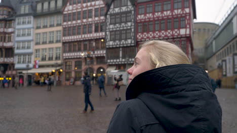 Woman-looking-around-Frankfurt's-Old-Town-Center