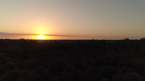Flying-into-the-sun-over-the-Murray-River