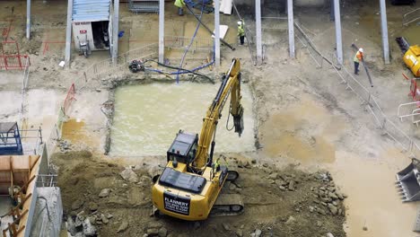 Excavadora-Cat-Utilizada-En-Millbank-Place-En-Construcción,-Londres,-Reino-Unido