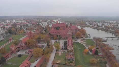 Aerial-shoot-of-the-biggest-brick-castle-in-the-world,-located-in-Malbork,-Poland