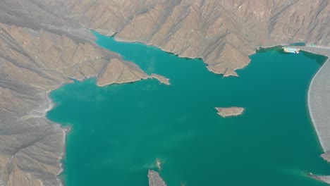 Aerial-view-of-a-lake-surrounded-by-mountains