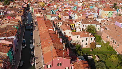 Aerial-view-of-the-colorful-houses-at-the-island-of-Burano,-Venice,-Italy