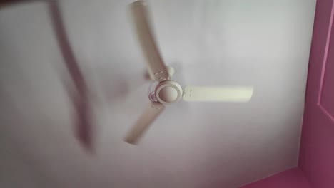 4k-Video-of-a-rotating-fan-in-room