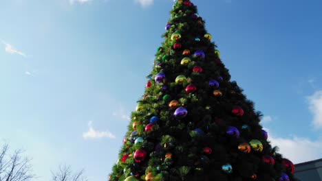 Weihnachtsbaum-Und-Großer-Turm