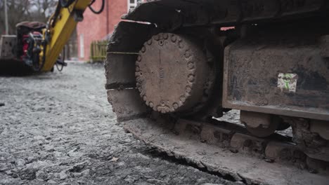 Closeup-of-Continuous-track-from-a-big-excavator