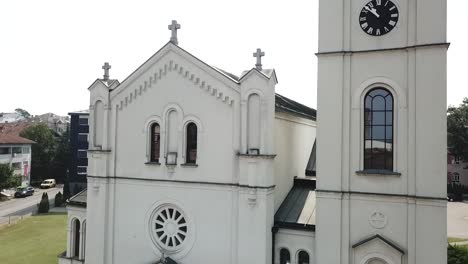 Blick-Auf-Die-Katholische-Kirche