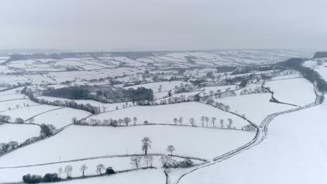 Beautiful-full-snow-cover-vista-shot-of-English-rural-countryside
