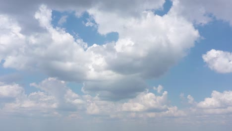 4k:-Wunderschöner,-Universeller-Wolkenlandschaftshintergrund.-Luftaufnahme