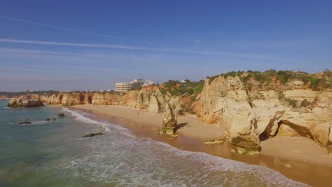 Surfen-Am-Strand-Von-Portimao,-Portugal
