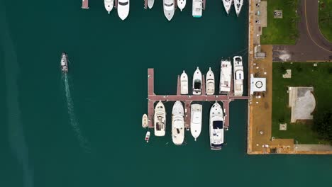 Vogelperspektive-Auf-Den-Tropischen-Inselhafen-Mit-Booten