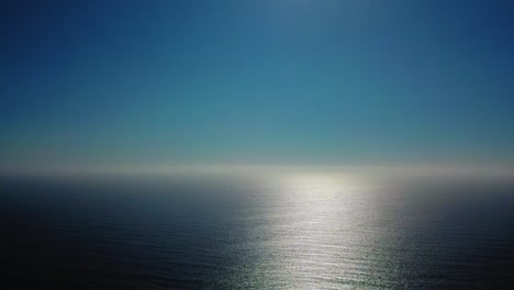 Luftaufnahme-Des-Ozeans-In-Sonnenreflexion