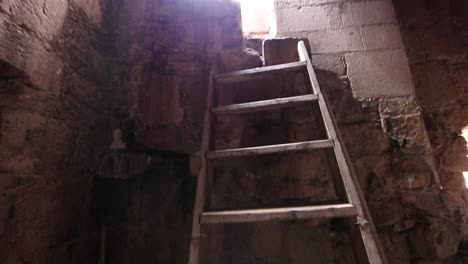 Escalera-De-La-Iglesia-Antigua