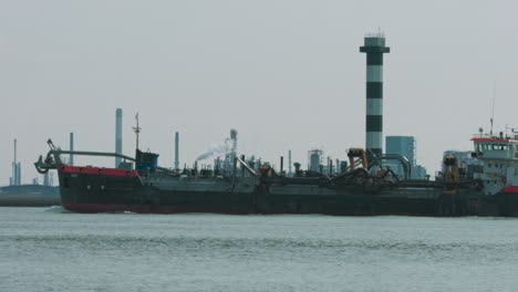 Tanker-ship-sailing-on-sea-near-port
