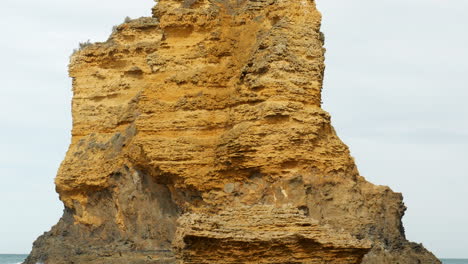 Kalksteinstapel-An-Einem-Australischen-Küstenstrand