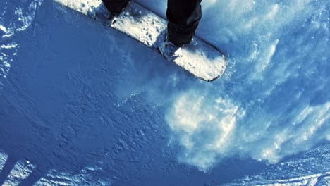 Snowboard-In-Aktion-Von-Oben-Gesehen