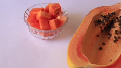 Frische-Papayafrucht-Isoliert-Auf-Weißem-Hintergrund