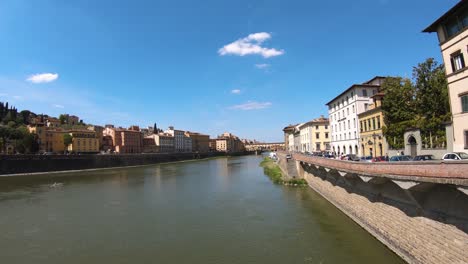 Static-wide-shot-of-a-river-bank-in-Florence,-Italy