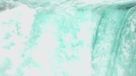 Close-up-view-of-Niagara-Falls