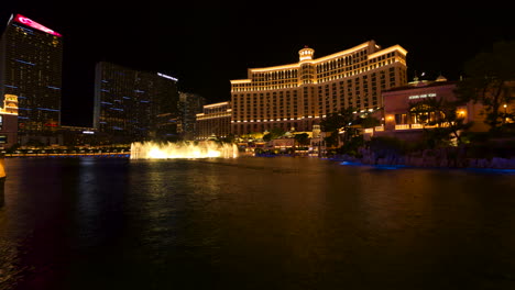 Time-Lapse-of-Bellagio-Fountain-Show-in-Las-Vegas-at-Night