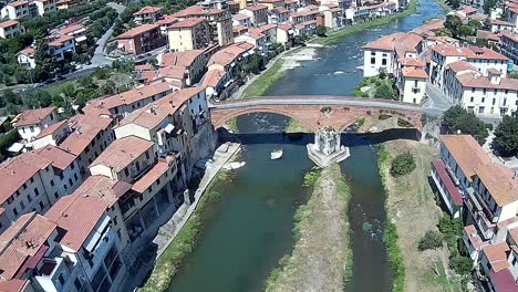 Pontassieve,-Toscana---Alrededor-De-Julio-De-2019---Vista-Aérea-Del-Famoso-Ponte-Mediceo