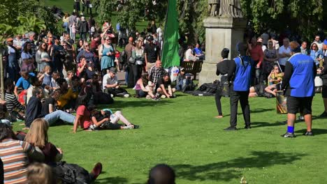 Drum-band-performing-in-front-of-large-crowd-in-Princess-Gardens,-Edinburgh