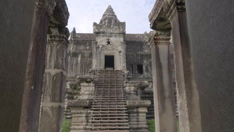 Dolly-push-in-of-Angkor-Wat-temple-stair-ruins-in-Siem-Reap,-Cambodia