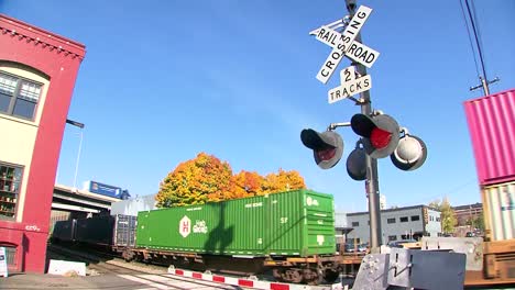 TRAIN-CROSSING-THROUGH-CITY-ROAD-INTERSECTION