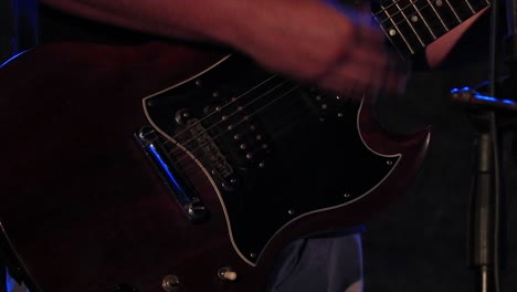 Guitarrista-Tocando-Música-Rock-En-Un-Escenario-En-Vivo
