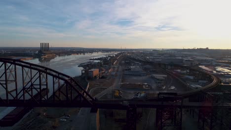 Aerial-view-of-the-Mississippi-river,-MacArthur-Bridge,-and-the-Mural-Mile-in-St