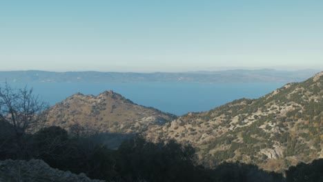 Vista-De-La-Costa-Turca-En-La-Distancia-Mirando-Desde-La-Isla-De-Lesbos-Grecia