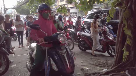 Afternoon-motorscooter-traffic-jam-in-Saigon