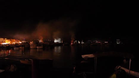 Accidente-Y-Fuego-Ardiendo-En-El-Puerto-Marítimo-Desde-Lejos