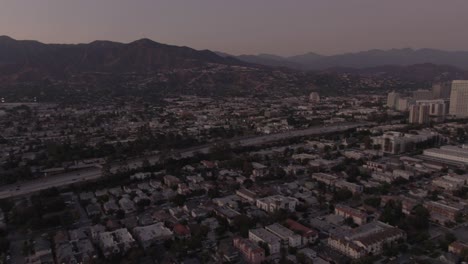 High-altitude-horizontal-pan-during-sunset-of-Glendale,-California-overlooking-highway-134