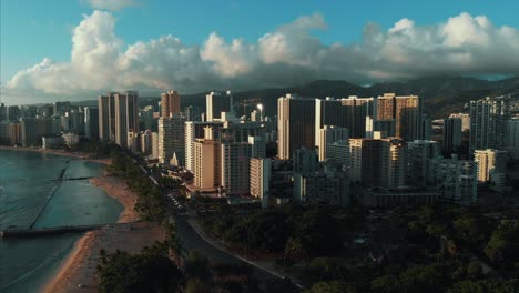 Aerial-drone-footage-of-Honolulu,-Hawaii