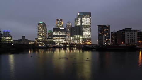 Time-Lapse-of-Canary-Wharf-Financial-District-at-Dusk-with-Ducks-in-Pond,-Docklands,-London,-UK