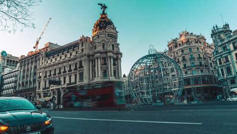 This-is-a-4K-time-lapse-of-just-in-front-of-the-Metropolis-building-in-Madrid,-Spain-just-before-sunset