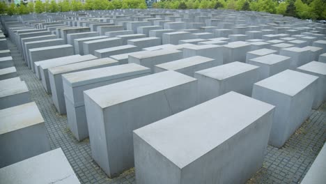 Langsamer-Schwenk-Des-Denkmals-Für-Die-Ermordeten-Juden-Europas-In-Berlin